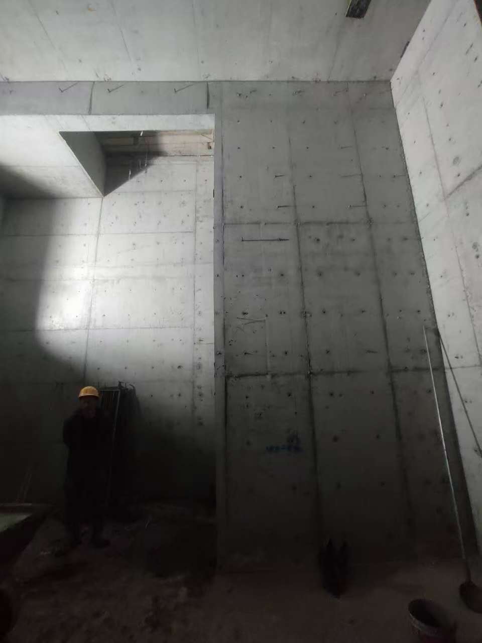 梁子湖墙上开槽钢筋断了有影响吗